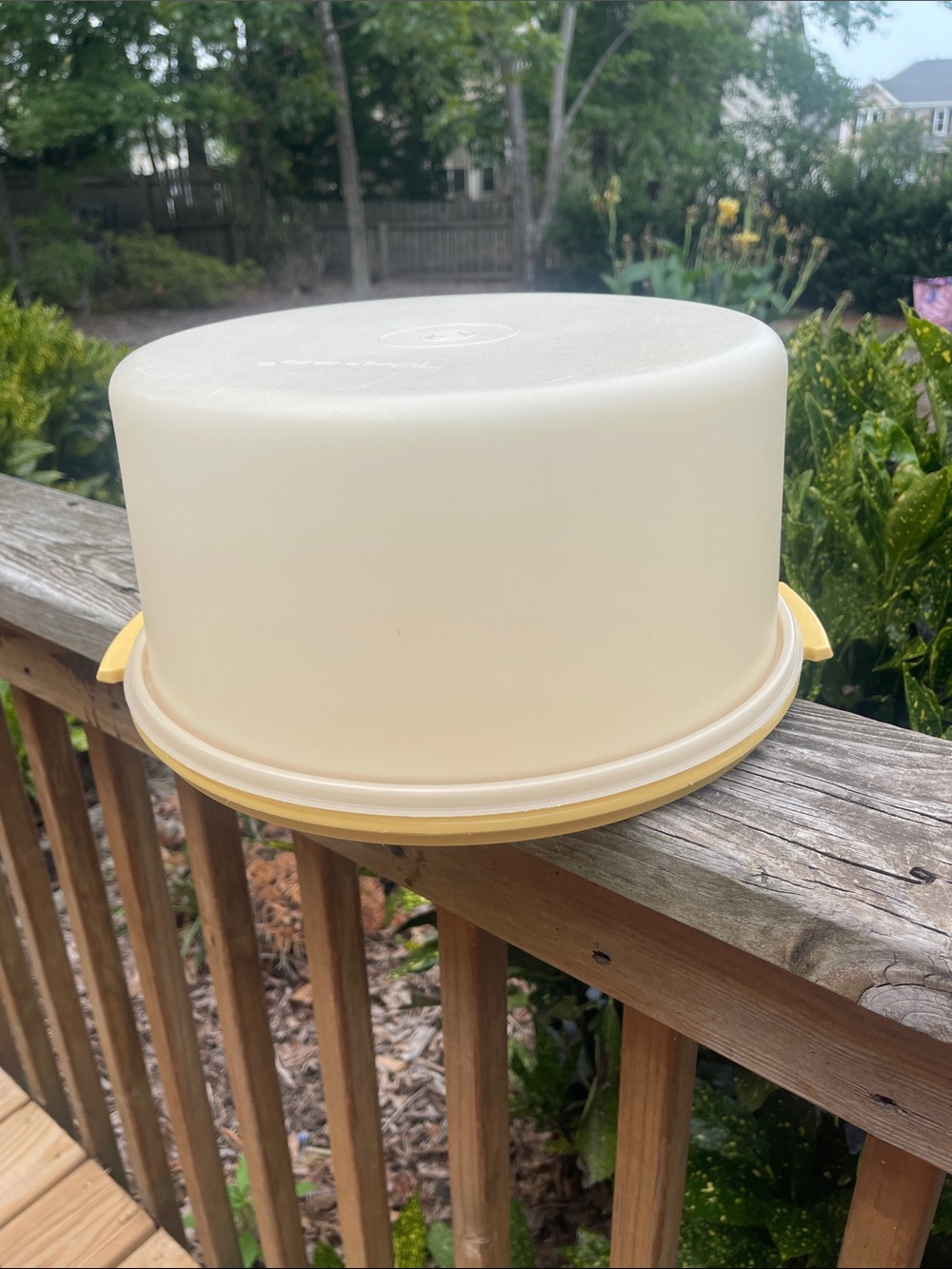 Vintage Tupperware Cake Taker-Harvest Gold Base